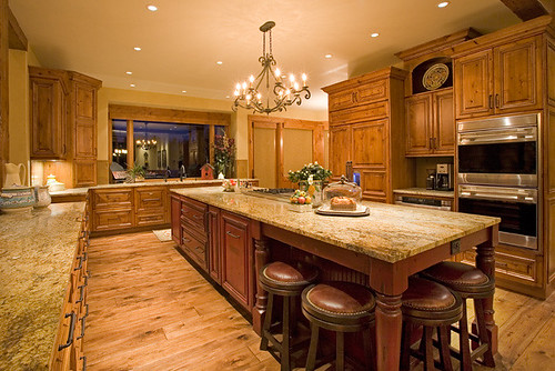 Steve Bennett Builders: Interior photo - professional kitchen and appliances in luxury custom home