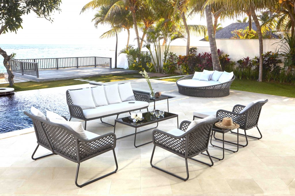 Kona Outdoor Sofa: Elevate Your Patio