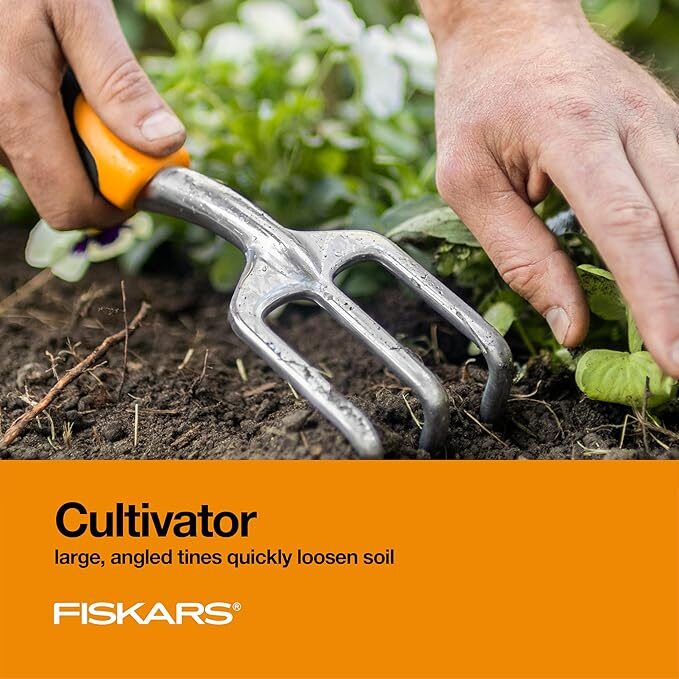 Fiskars 3-Piece Set Review: A Comprehensive Analysis of the Gardening Tools Kit 6 A person holding a fork to dig a soil