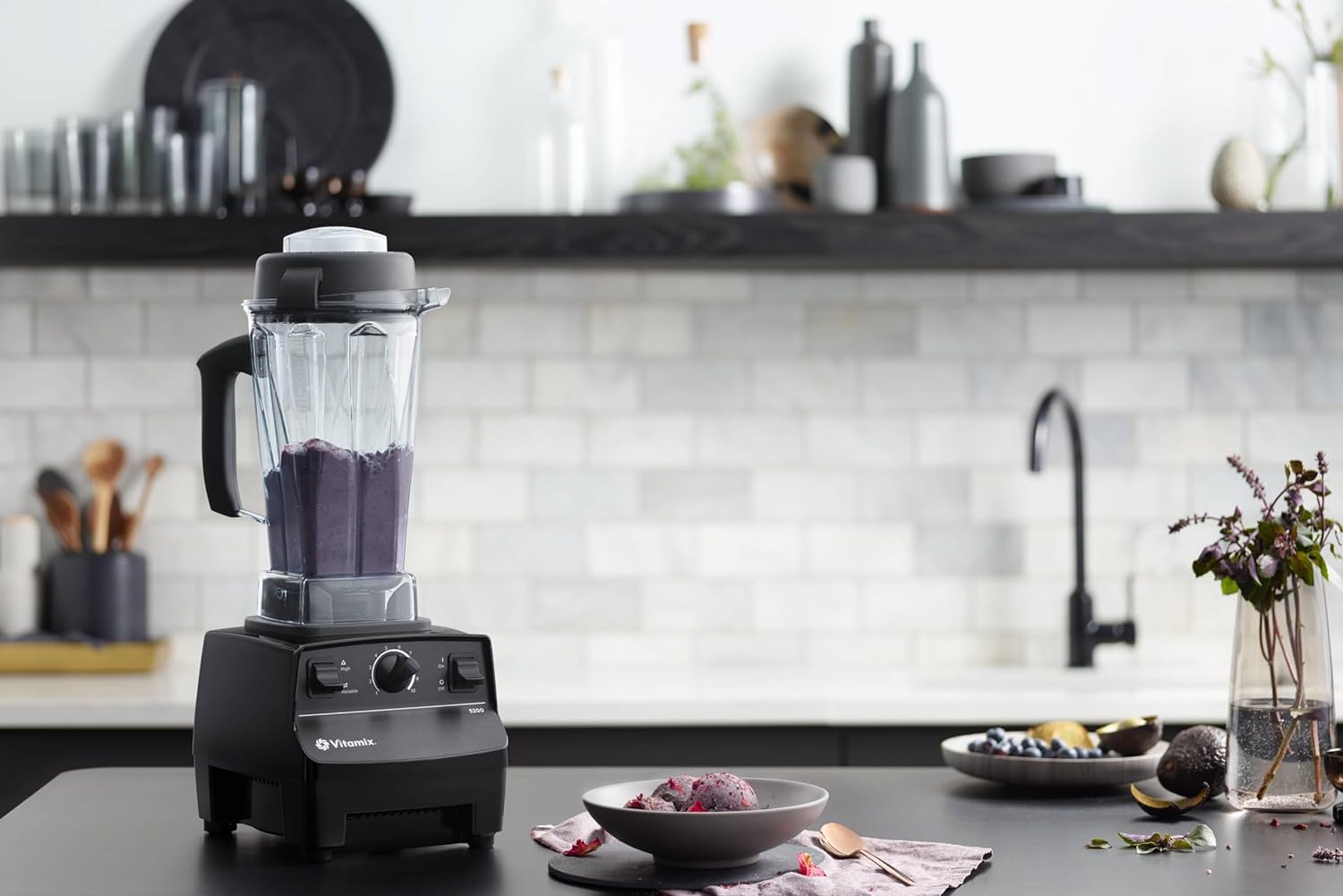 A blender on a counter  Description automatically generated