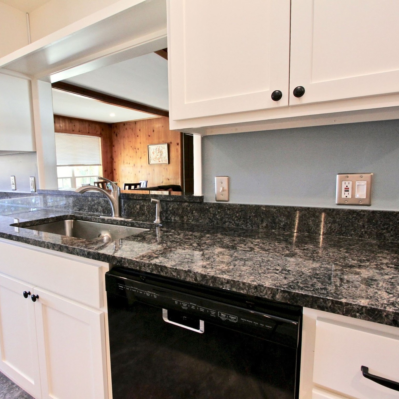 15 Photos of Granite Countertops That Add Luxury to Your Home 8 Via @ thegorillabrothers