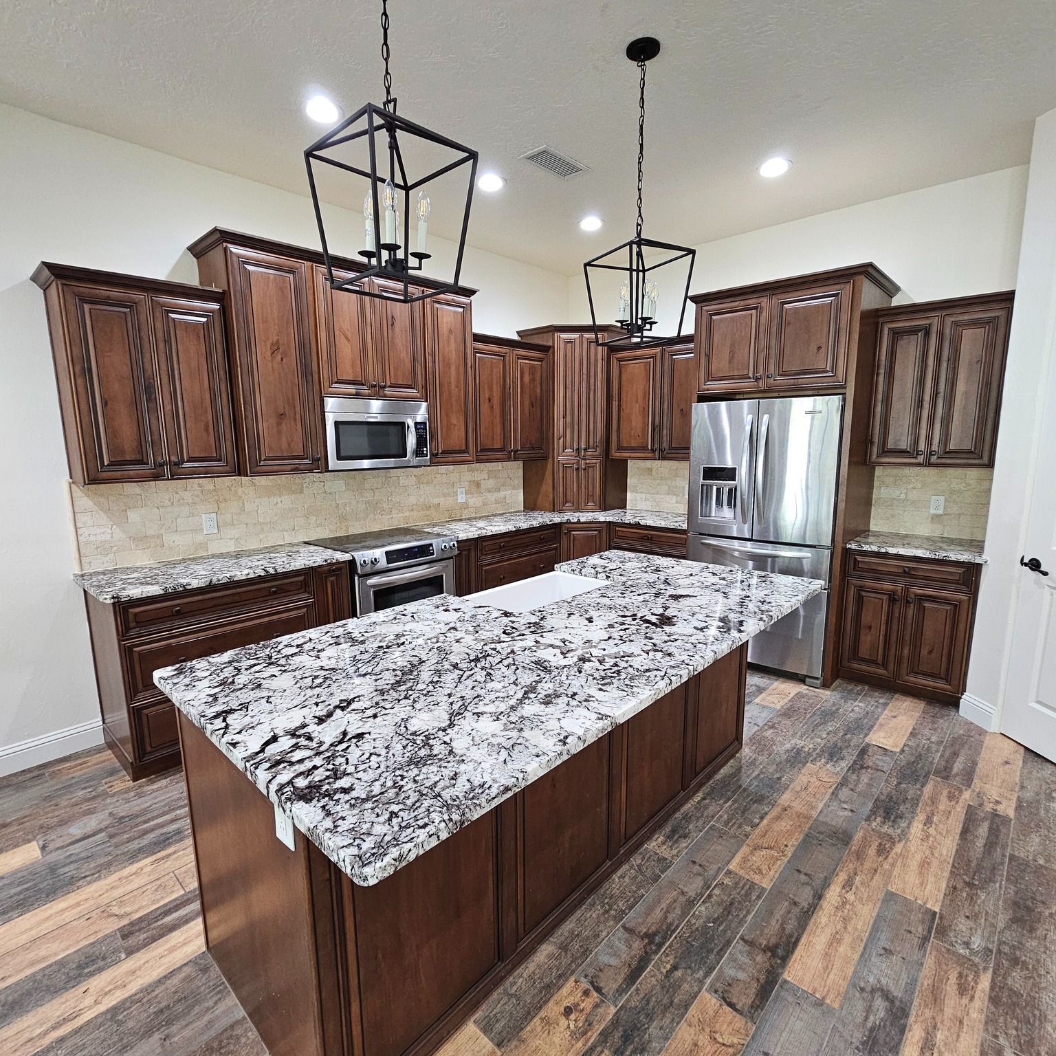 15 Photos of Granite Countertops That Add Luxury to Your Home 13 Via @ crossroadsstonetops